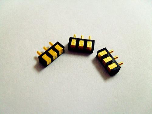 使用pogo pin磁鐵的智能可穿戴設(shè)備有哪些優(yōu)勢(shì)?充電彈簧針(圖1)